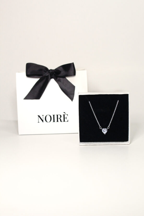 Cadou bijuterie femei Mini NOIRE, colier elegant prezentat în cutie premium cu fundă neagră